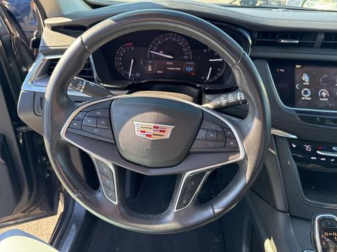 Used 2017 Cadillac XT5 Luxury w/ Driver Awareness Package image 11