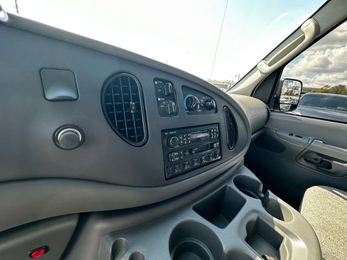 Used 2004 Ford E-250 and Econoline 250 Extended image 34
