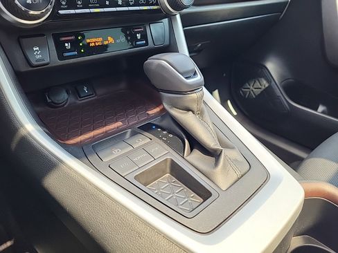 Used 2022 Toyota RAV4 Limited image 24