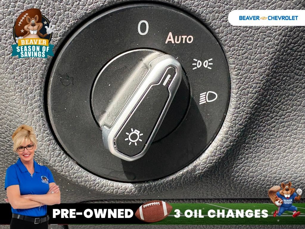 Used 2025 Volkswagen Jetta SE FWD image 33