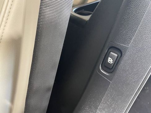 Used 2016 Ford Explorer Platinum image 18