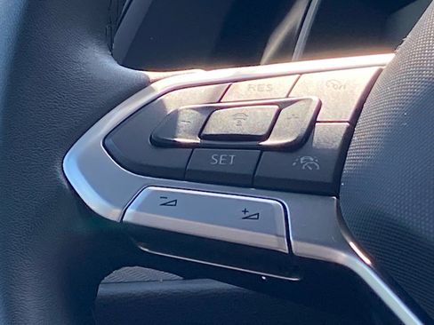 Certified 2024 Volkswagen Jetta Sport image 4