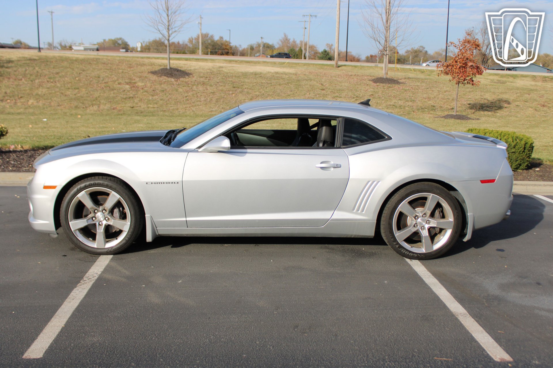 Used 2010 Chevrolet Camaro SS w/ RS Package RWD image 2