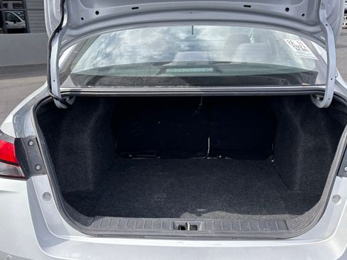 Used 2021 Nissan Versa S FWD image 5