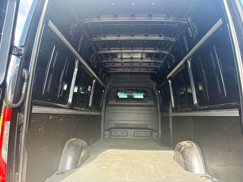 Used 2024 Mercedes-Benz Sprinter 2500 image 25