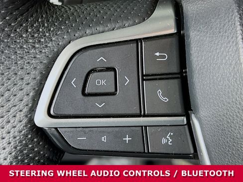 Used 2023 Toyota Sienna Limited image 15