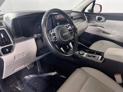 Used 2022 Kia Sorento SX Prestige w/ Panoramic Sunroof Package image 9