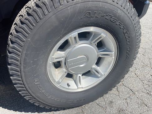 Used 2003 HUMMER H2 w/ Preferred Equipment Group image 38