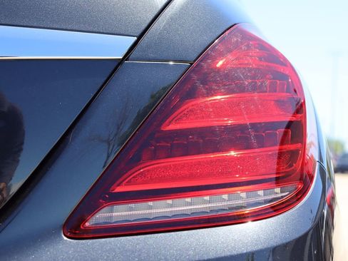 Used 2019 Mercedes-Benz S 560 Sedan w/ AMG Line Exterior image 16