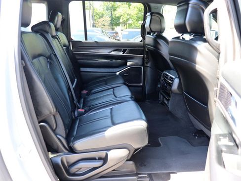 Used 2024 Jeep Wagoneer L Series II w/ Flexible Seating Group AWD/4WD image 15