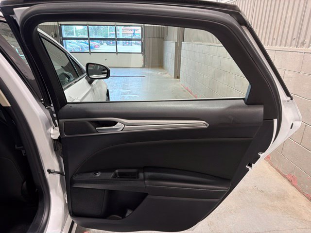 Used 2018 Ford Fusion SE w/ Fusion SE Technology Package FWD image 13