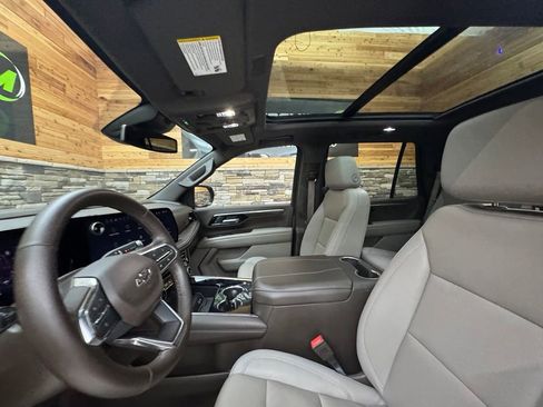 Used 2025 Chevrolet Tahoe Z71 w/ Comfort Package AWD/4WD image 34