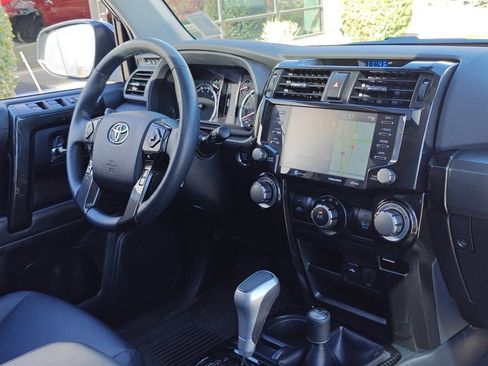 Used 2024 Toyota 4Runner TRD Off-Road Premium image 30