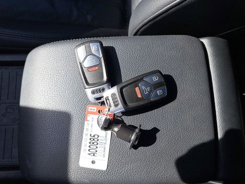 Used 2020 Audi Q5 2.0T Premium w/ Convenience Package image 10