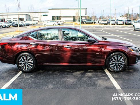 Used 2025 Nissan Altima 2.5 SV image 8