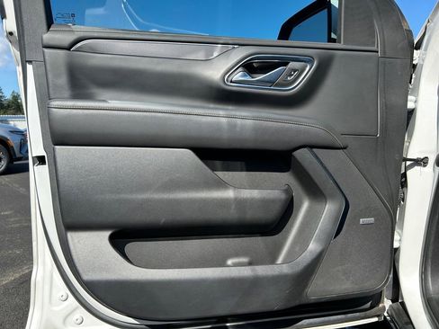 Used 2023 GMC Yukon AT4 w/ Technology Package AWD/4WD image 22