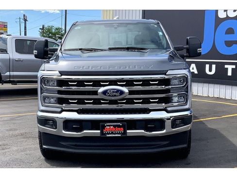 Used 2024 Ford F250 Lariat w/ FX4 Off-Road Package AWD/4WD image 3