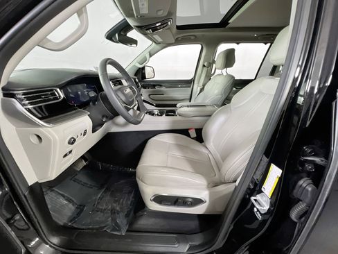 Used 2022 Jeep Wagoneer Series II w/ Convenience Group I AWD/4WD image 21