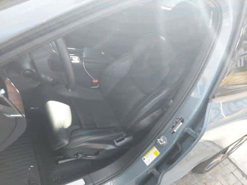 Used 2023 Volvo XC60 T8 Ultimate image 2