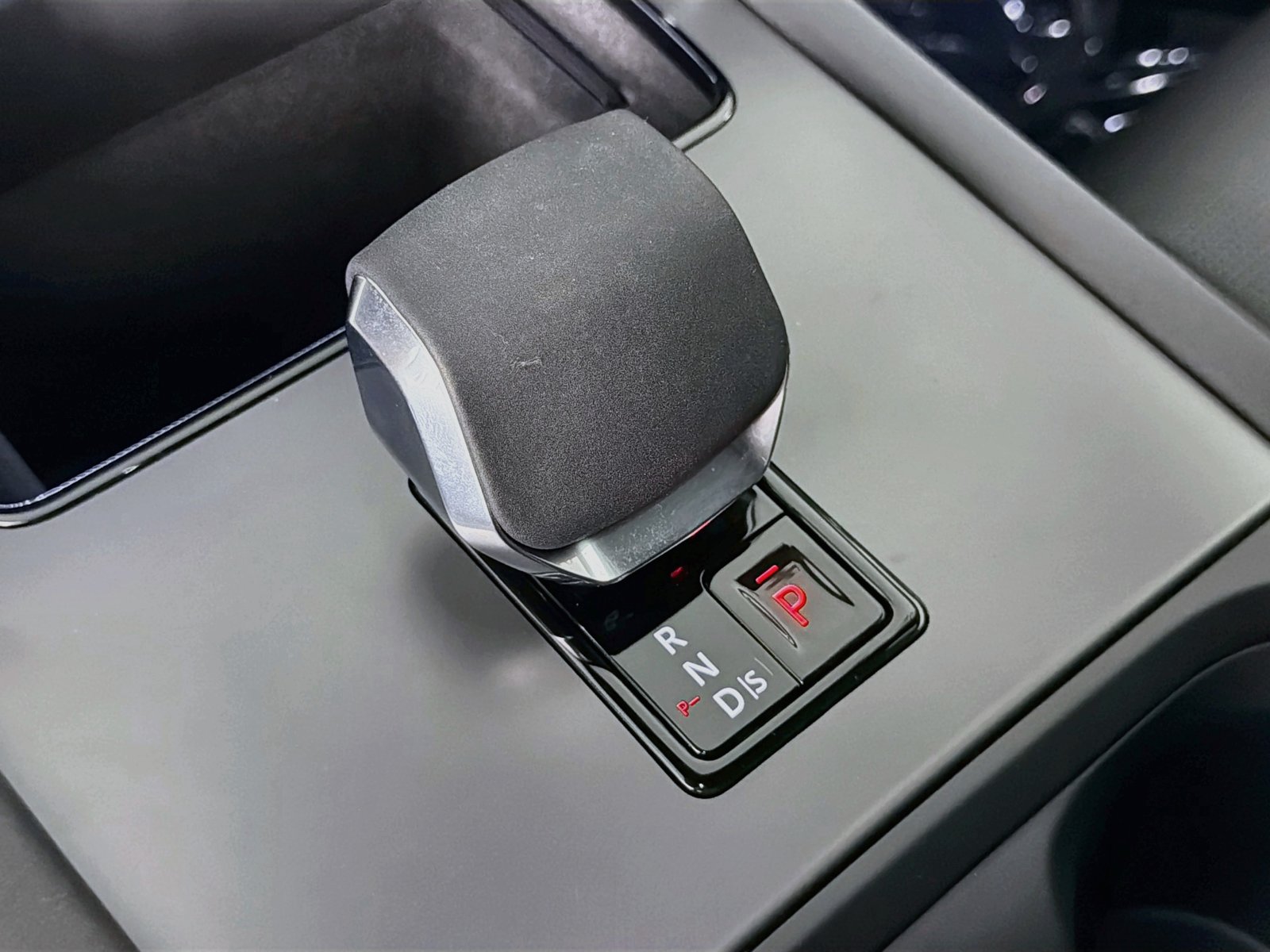 Used 2024 Land Rover Discovery Sport Dynamic SE AWD/4WD image 16
