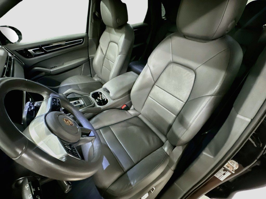 Certified 2020 Porsche Cayenne S AWD/4WD image 5
