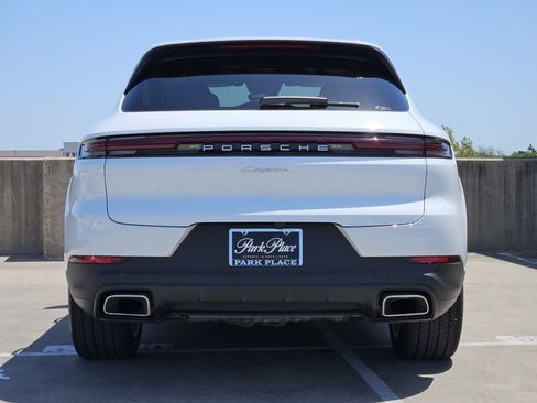 Certified 2026 Porsche Cayenne AWD/4WD image 7