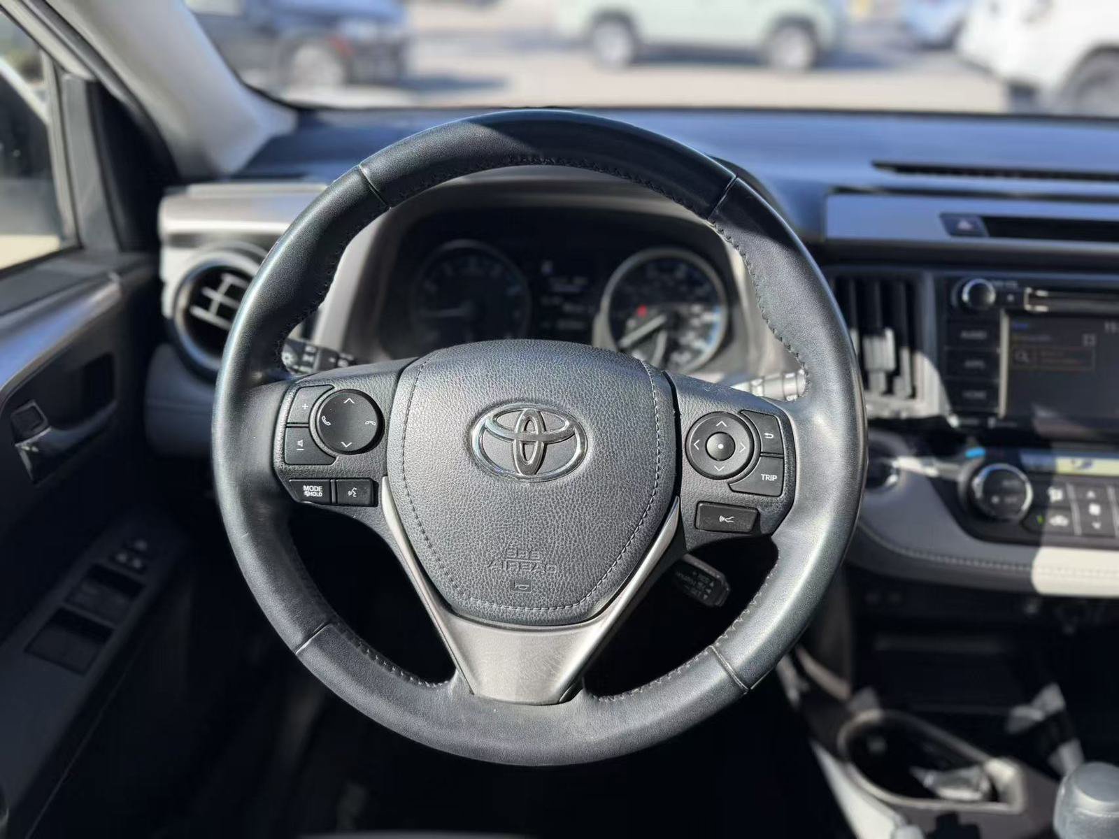 Used 2018 Toyota RAV4 XLE FWD image 12