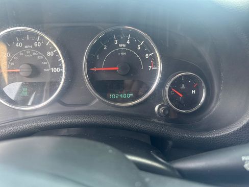 Used 2015 Jeep Wrangler Sport AWD/4WD image 9