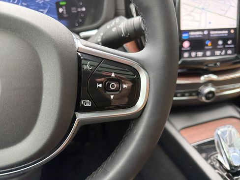 Certified 2024 Volvo XC60 T8 Ultimate w/ Climate Package image 20