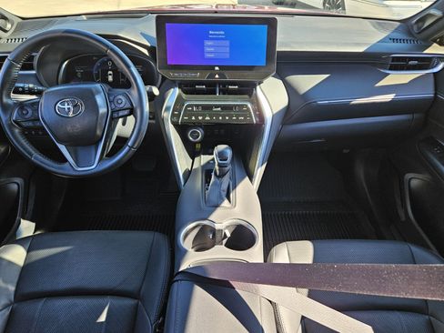 Used 2023 Toyota Venza Limited image 7