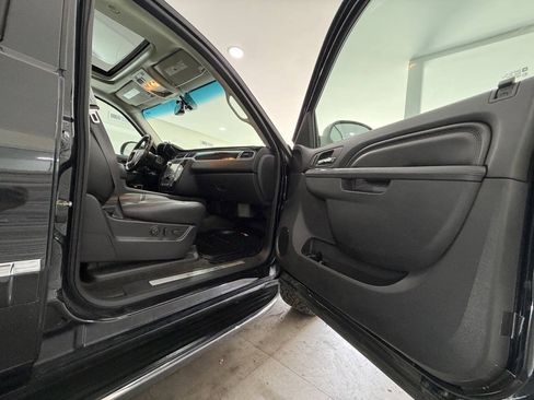 Used 2013 GMC Yukon Denali AWD/4WD image 12