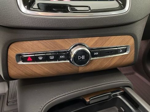 Certified 2025 Volvo XC90 T8 Plus w/ Protection Package Premier AWD/4WD image 33