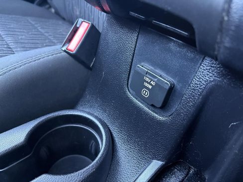 Used 2012 Jeep Wrangler Sahara image 31