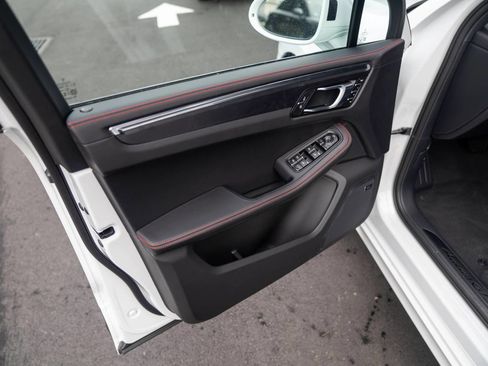 New 2026 Porsche Macan GTS image 24