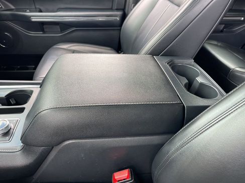 Certified 2024 Ford Expedition XLT image 14