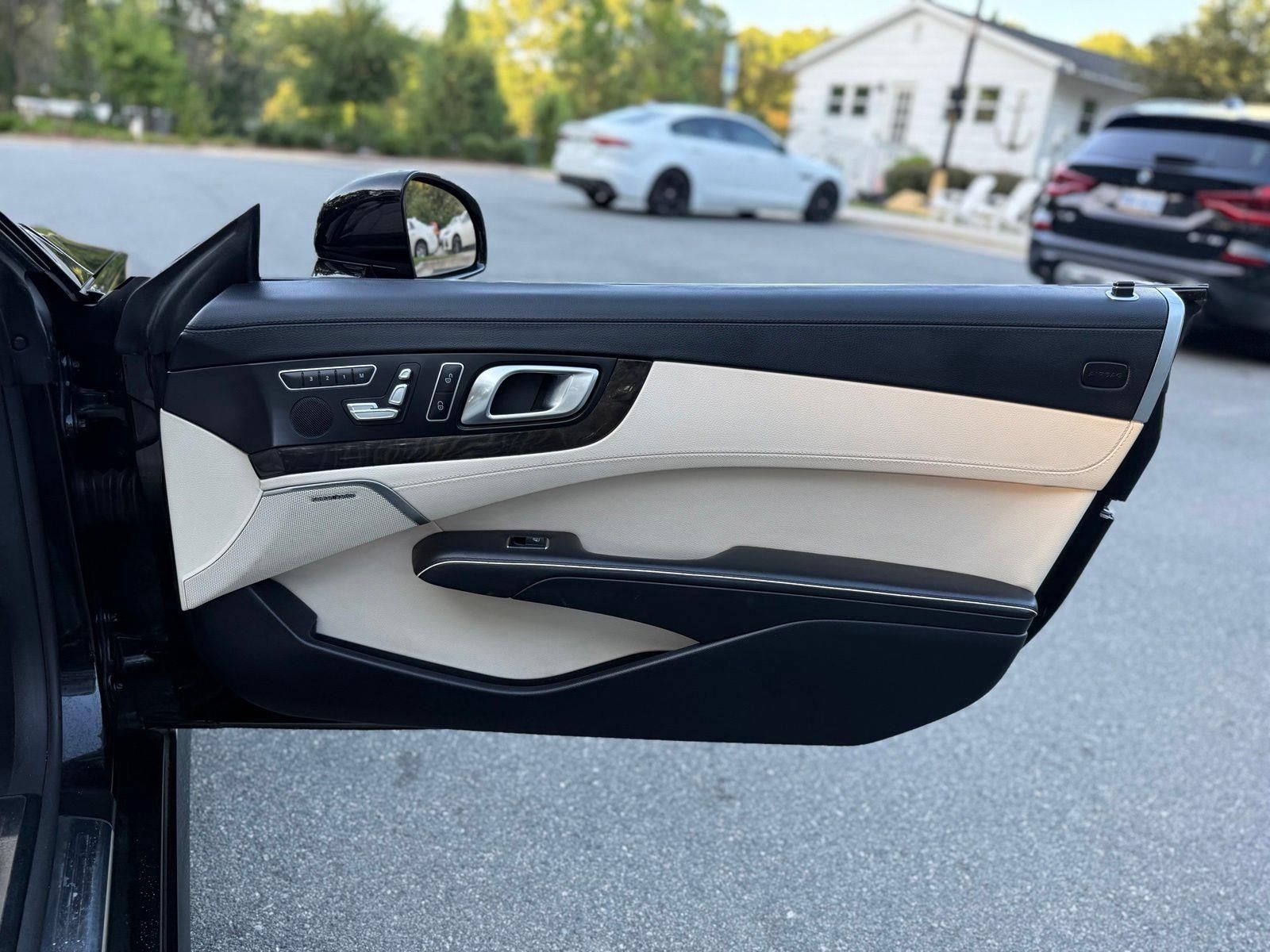 Used 2013 Mercedes-Benz SL 550 w/ Premium Pkg image 25