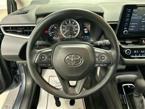 Used 2022 Toyota Corolla LE image 4