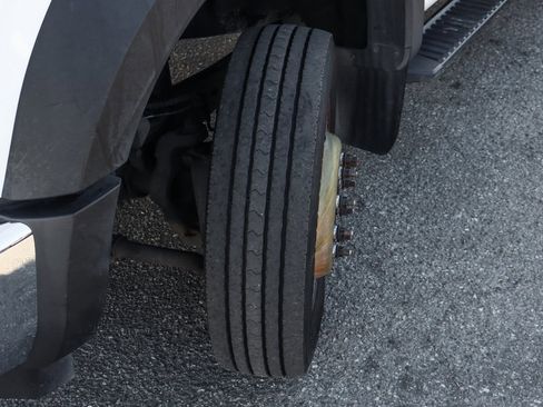 Used 2017 Ford F550 2WD Regular Cab Super Duty image 47