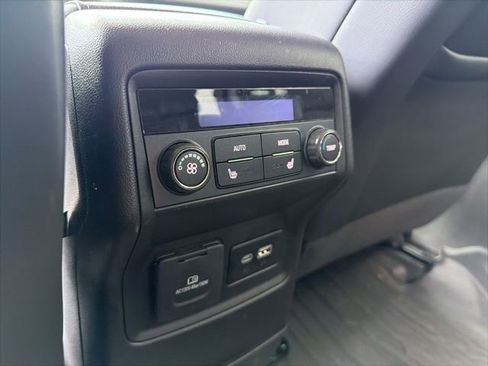 Used 2023 GMC Acadia SLT w/ Preferred Package image 20