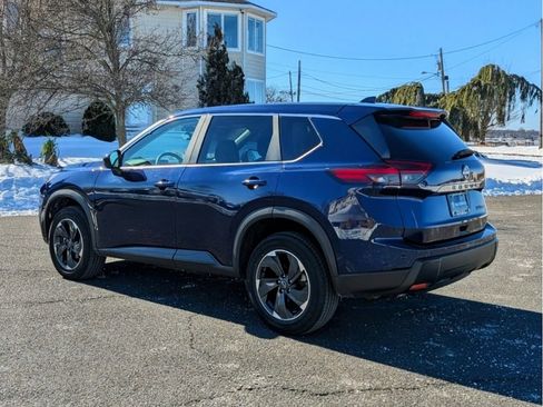 Used 2024 Nissan Rogue SV image 8