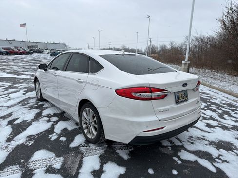 Used 2019 Ford Fusion SE image 4