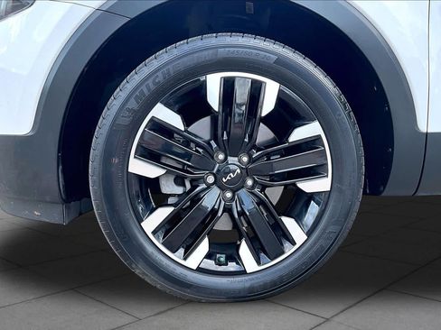 Used 2024 Kia Telluride SX Prestige w/ Towing Package AWD/4WD image 11
