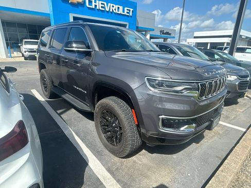 Used 2024 Jeep Wagoneer 4WD image 3