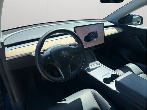Used 2022 Tesla Model Y Long Range AWD/4WD image 6