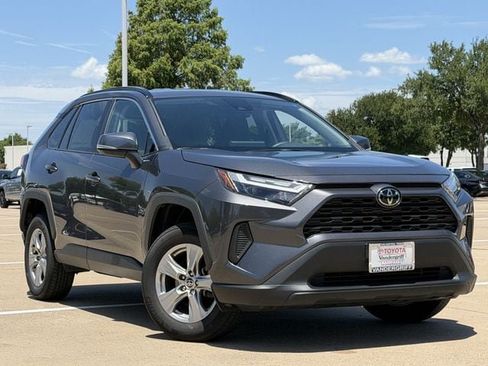 Used 2025 Toyota RAV4 XLE FWD image 2