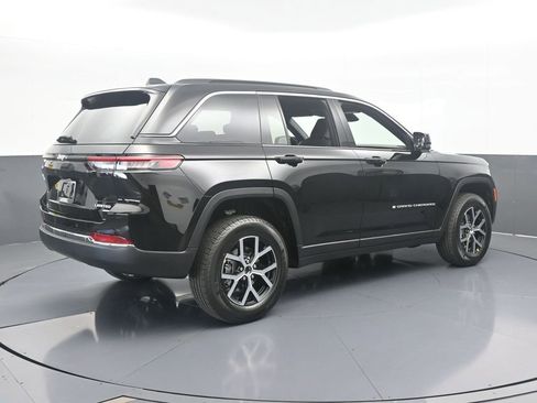 Used 2025 Jeep Grand Cherokee Limited image 6