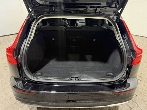 Used 2025 Volvo V60 B5 Cross Country Plus image 7