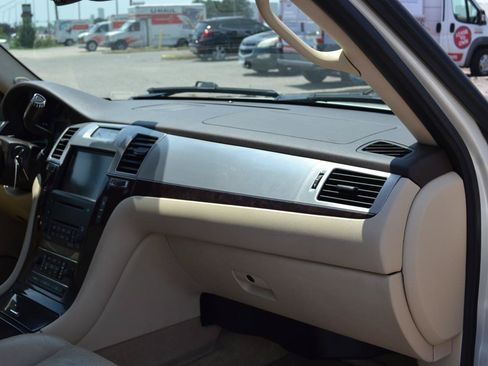 Used 2008 Cadillac Escalade EXT AWD/4WD image 31
