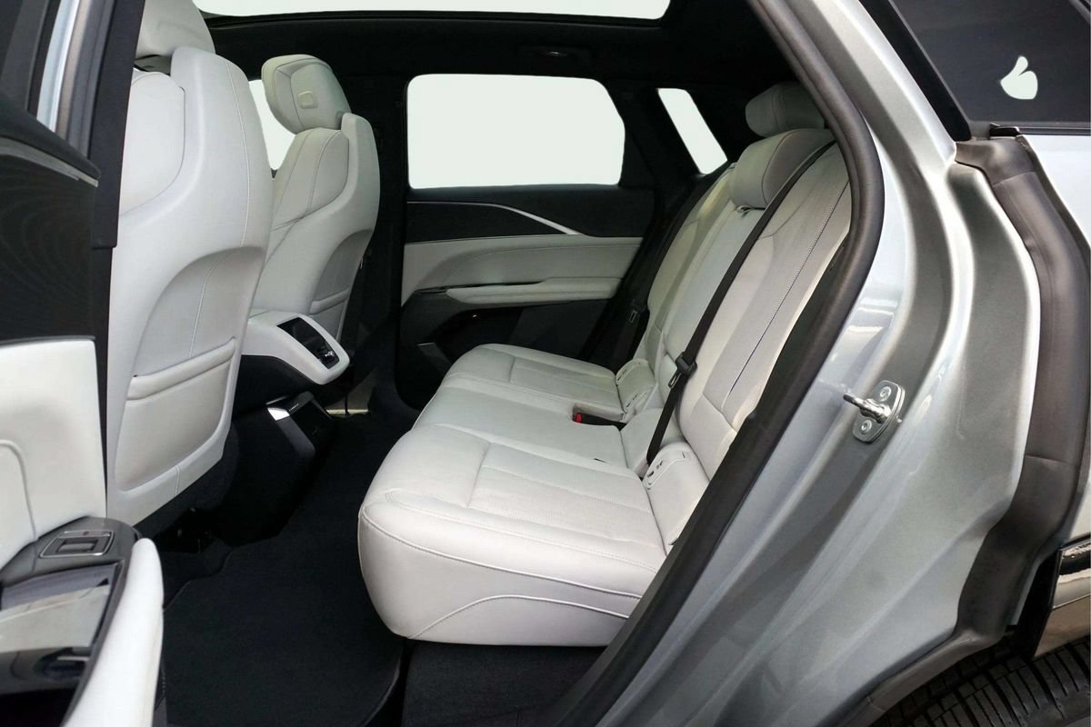 Used 2024 Cadillac Lyriq Luxury RWD image 20