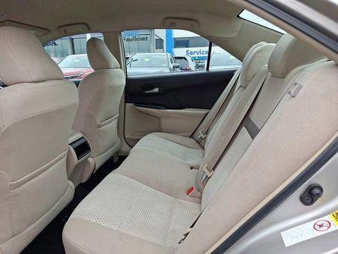 Used 2014 Toyota Camry L image 10